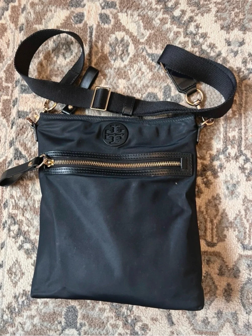 Tory Burch compact tory